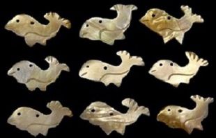 One approximate 1 inch Whale Carved from Troca Shells *****