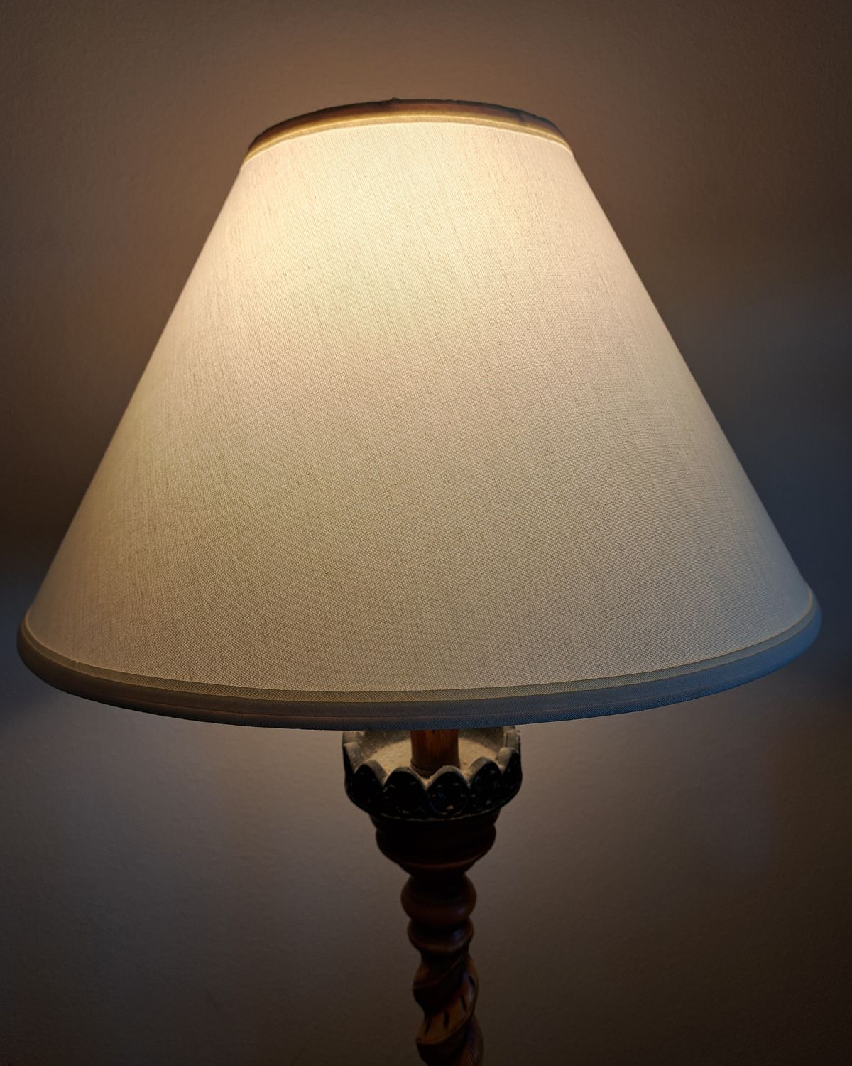 A 7x18x12&quot; Lite Cream Coolie mushroom pleat lampshade