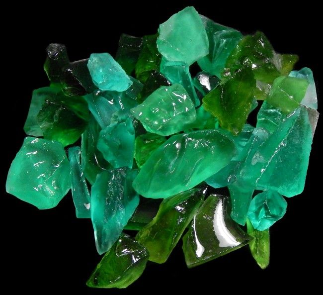 Emerald Color Sea Glass measuring 1/4 to 2 1/2"  Sold by the 1/4 pound