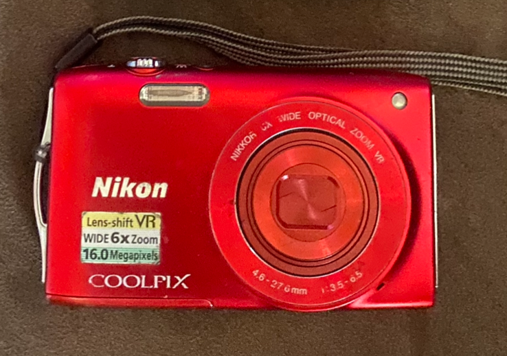 Nikon S3300