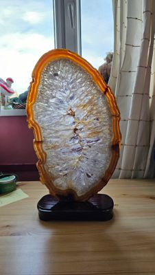 Agaat schijf op standaard - 2,7 KG Agaat schijf op standaard - 2,7 KG