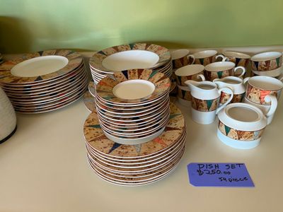 Complete place setting brown