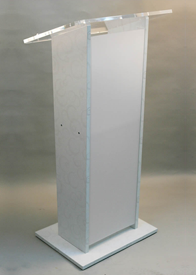 Atril blanco de madera