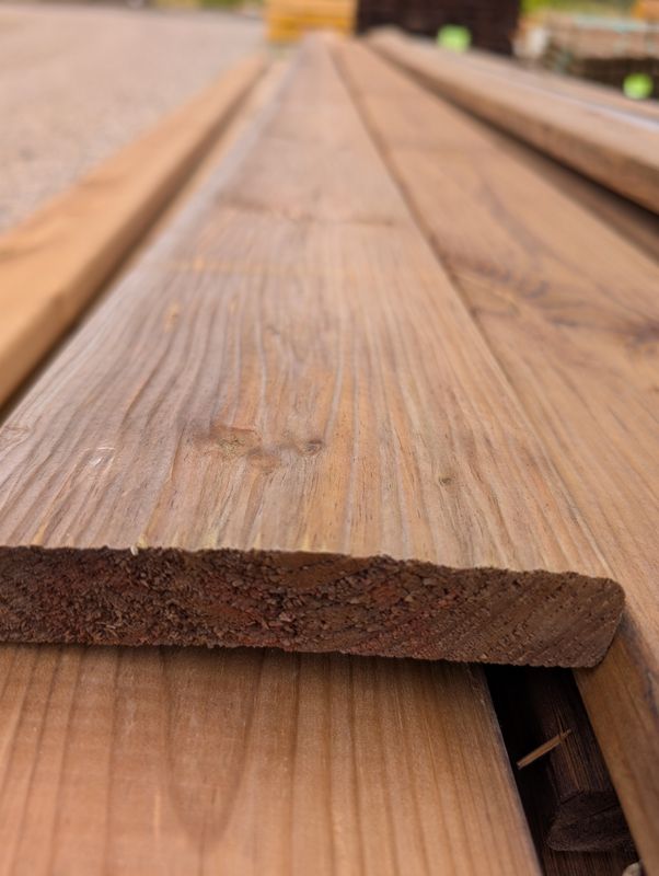 Lame de terrasse 27x145 pin traité Déclassé, 18€/m2