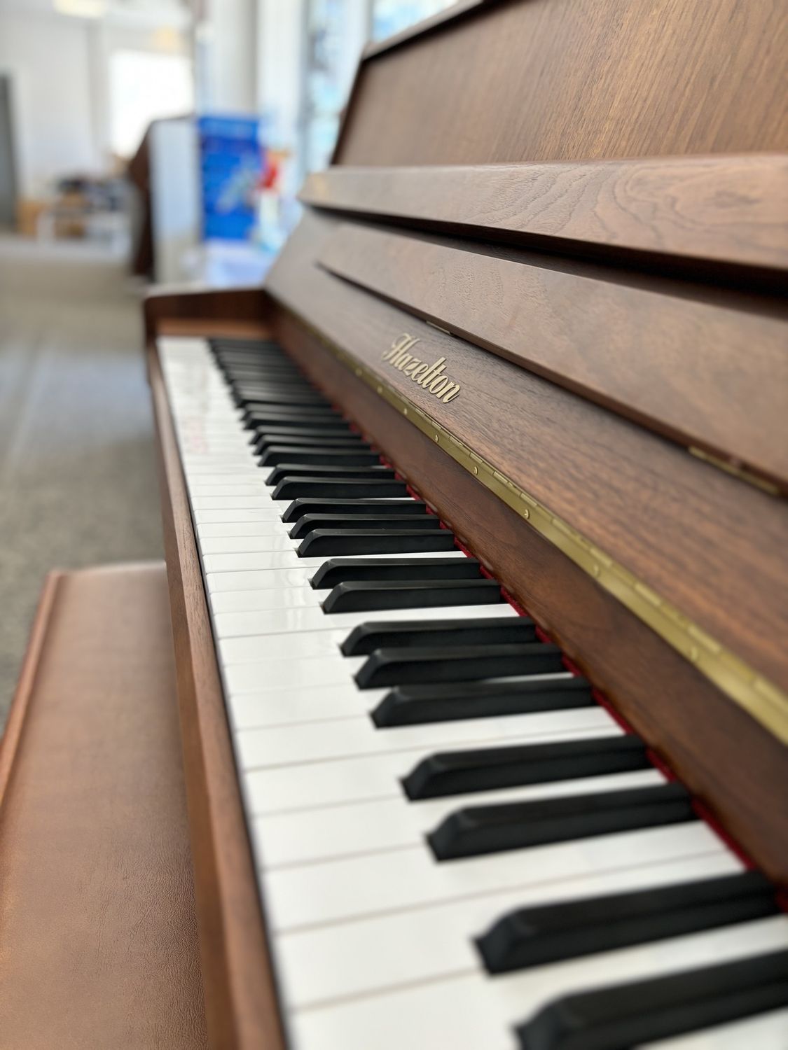 Hazelton Piano CS 108