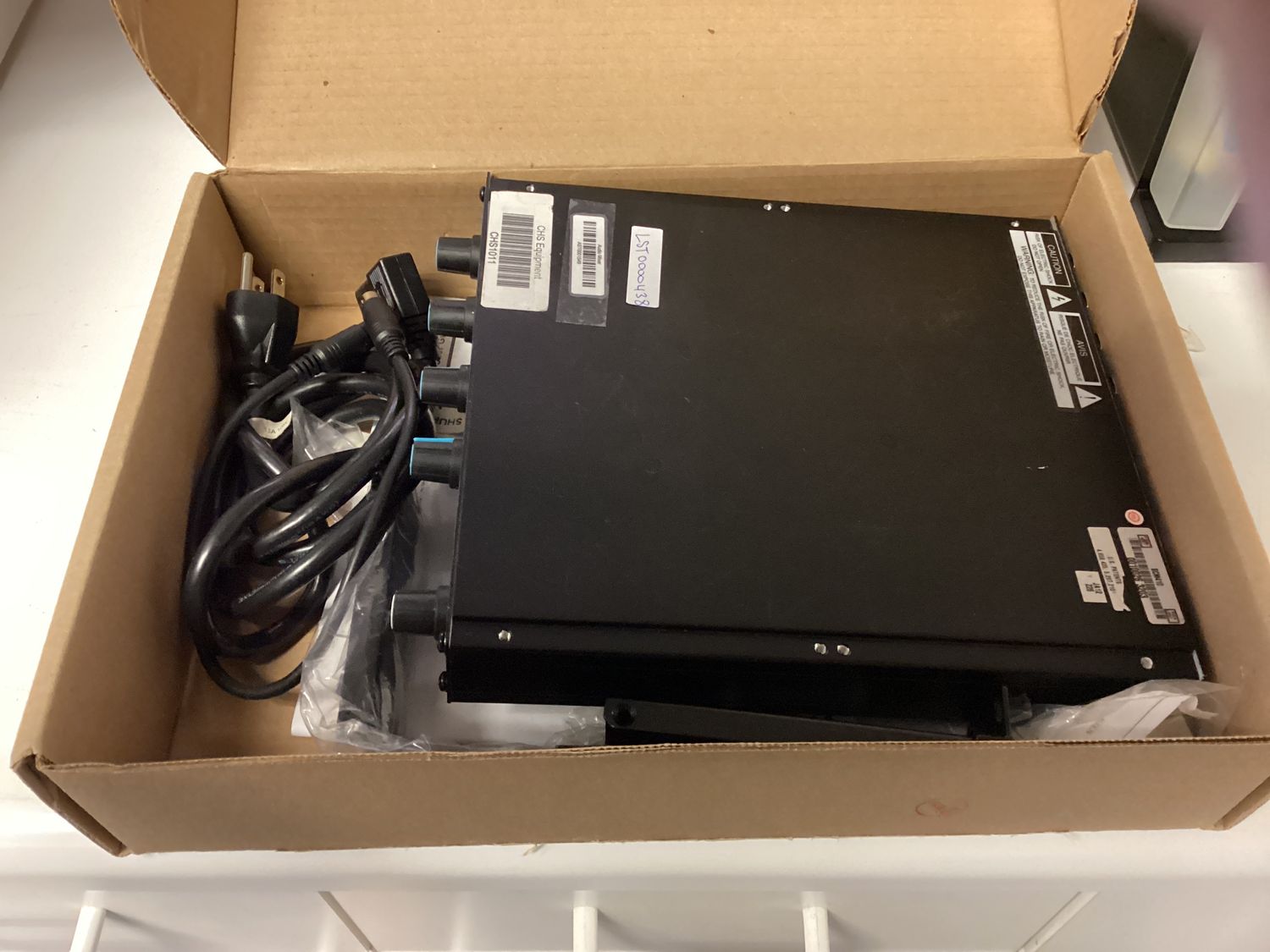 Shure SCM410 mixing console