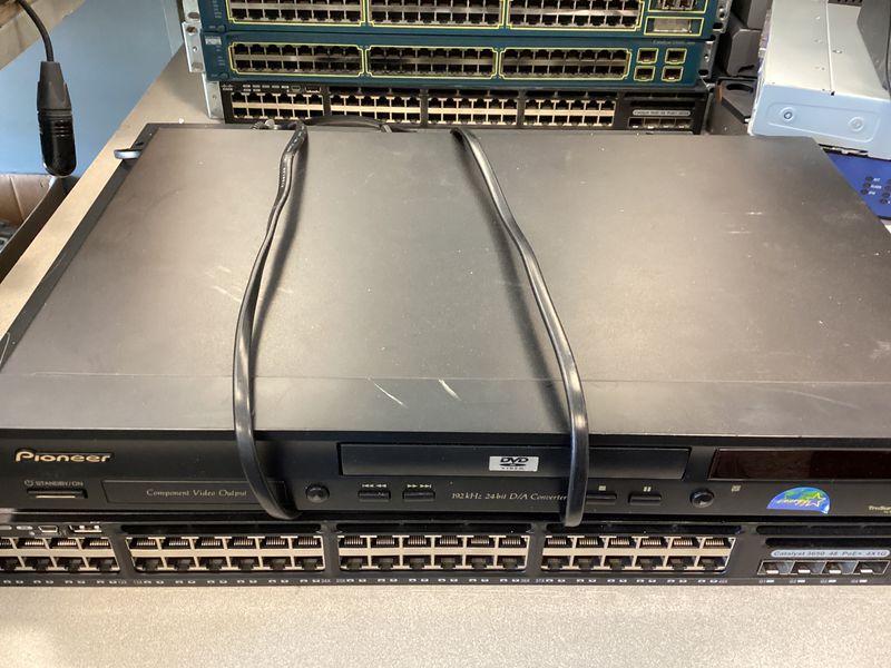 Pioneer DV-440 dvd player