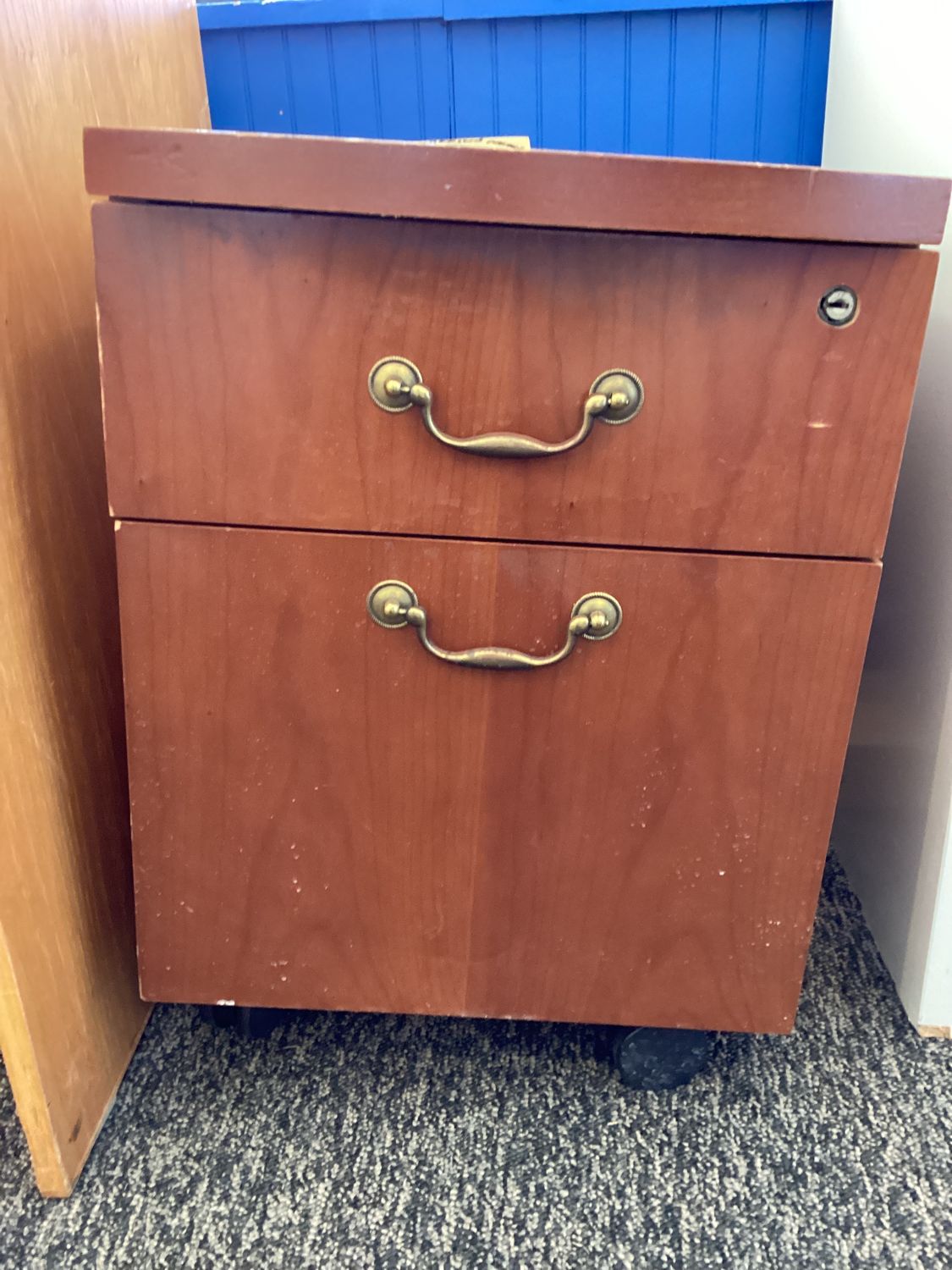 Small wooden drawer (missing wheel)