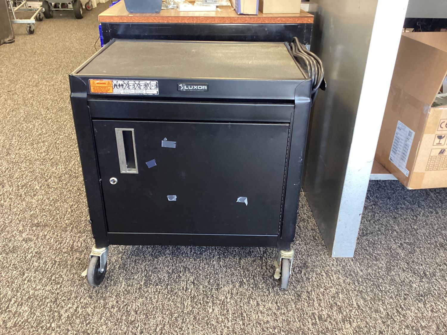 Rolling computer cart