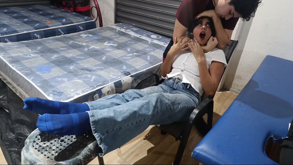 Kitana is worshipped and strangled