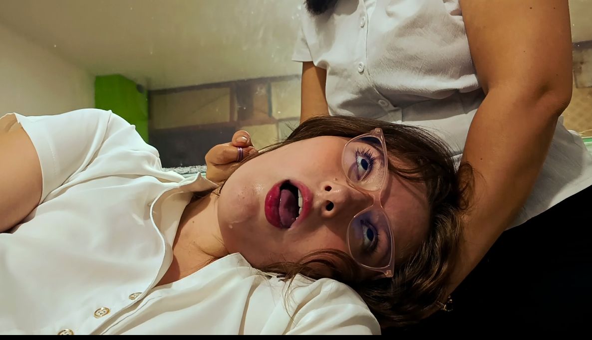 Freya office bitch