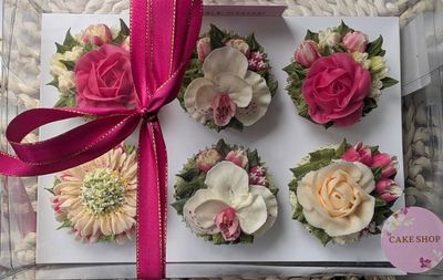 Boxed floral cupcakes