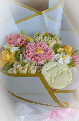 Petite Flower Bouquet  - 7 cupcakes