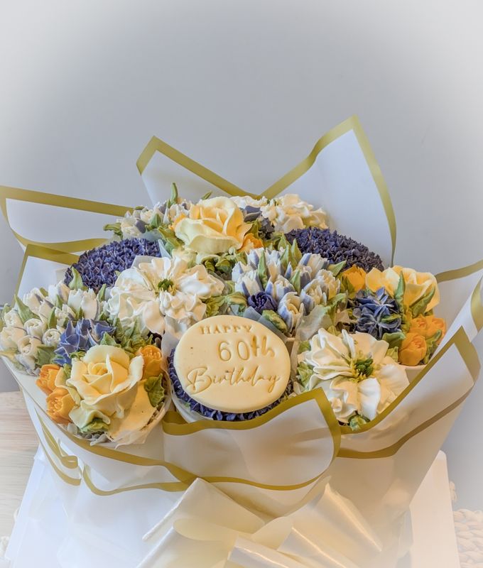 Classic Flower Bouquet - 12 cupcakes