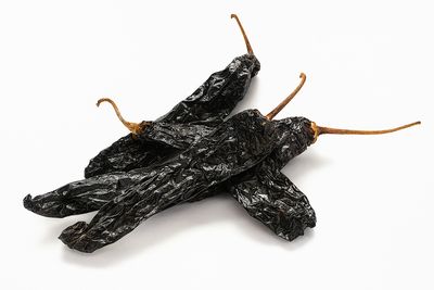 Dried Pasilla Chile | Mild, Smoky Flavor
