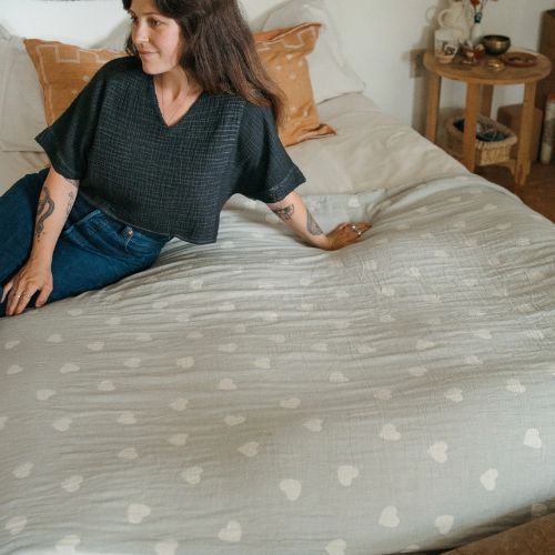 Fleece Lined Throw - Heart, Grey