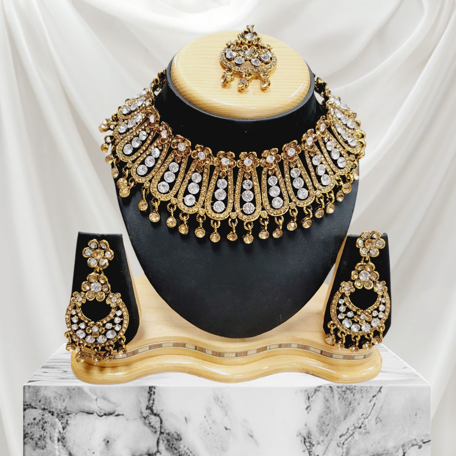 4PCS NECKLACE SET- GOLD / DIAMOND 12