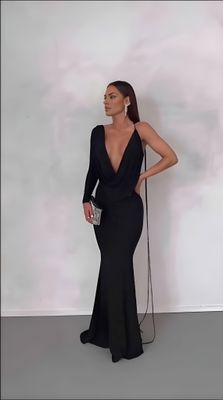 Robe noir asymétrique à manche unique