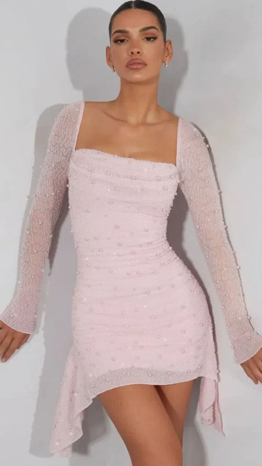 Robe courte rose perlée à manches longues