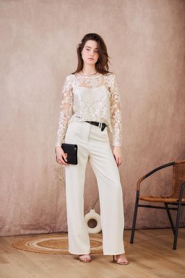 Haut en dentelle florale chic et élégant