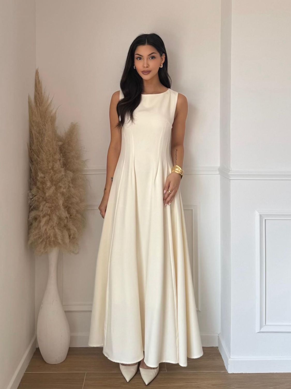 Robe longue blanche élégante sans manches