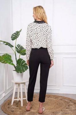 Pantalon noir coupe ajustée