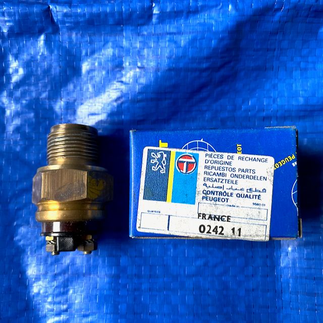A new Peugeot disengaging radiator fan switch to suit Peugeot 203, 403 and 404. Includes the box. 