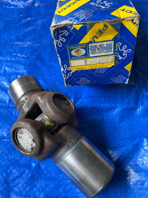 Late Peugeot 404 Gearbox Universal Joint BA7