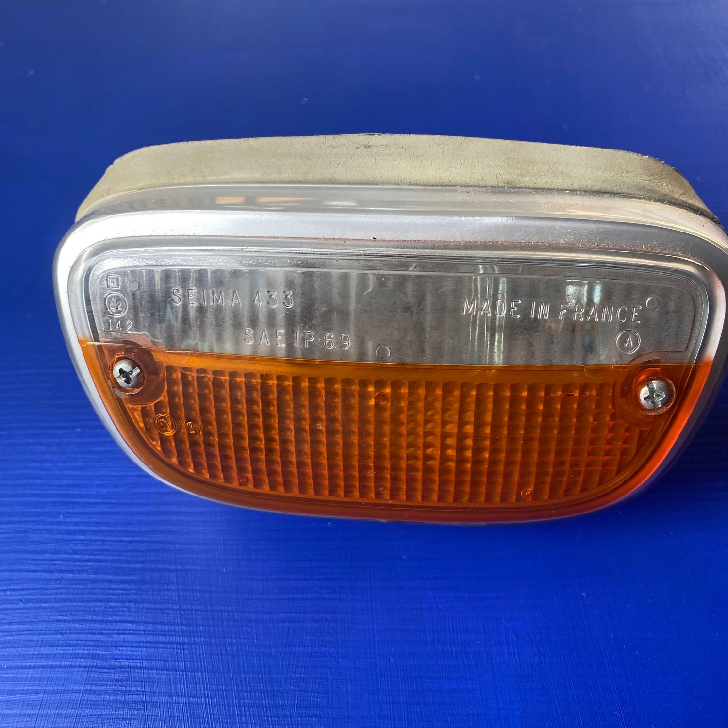 Late Peugeot 404 Front Indicator Assembly