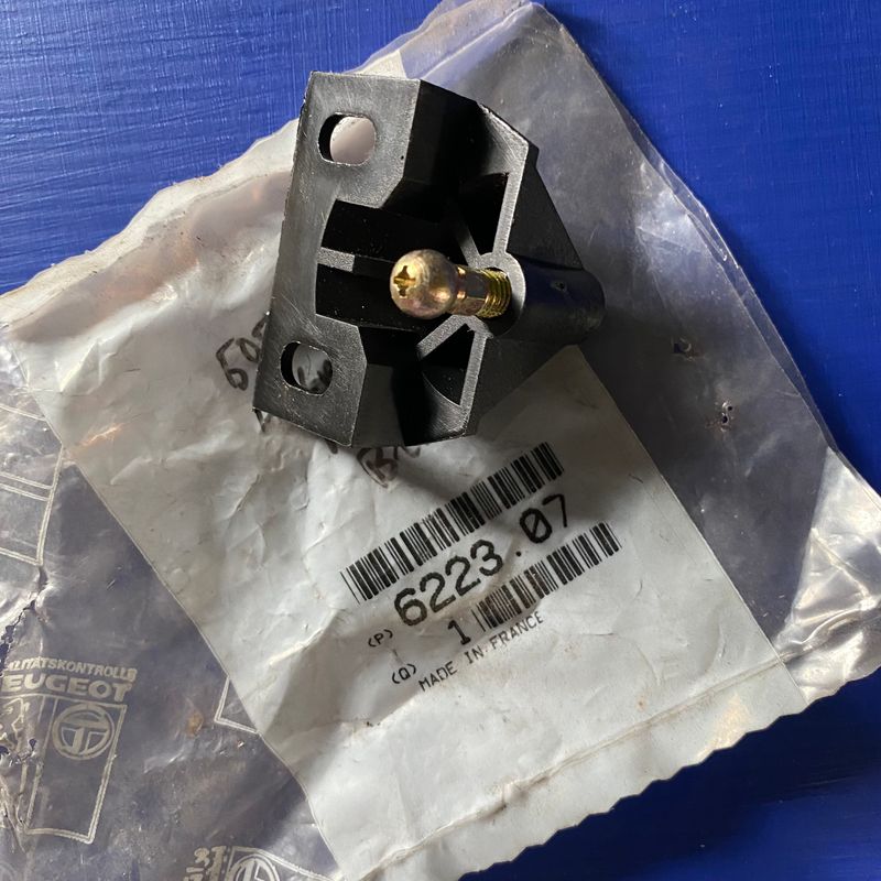 Peugeot 505 Outer Headlight Support Bracket