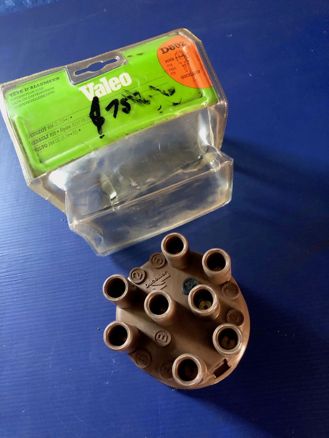 Peugeot 604  V6 Ducellier Distributor Cap also 504 Coupe