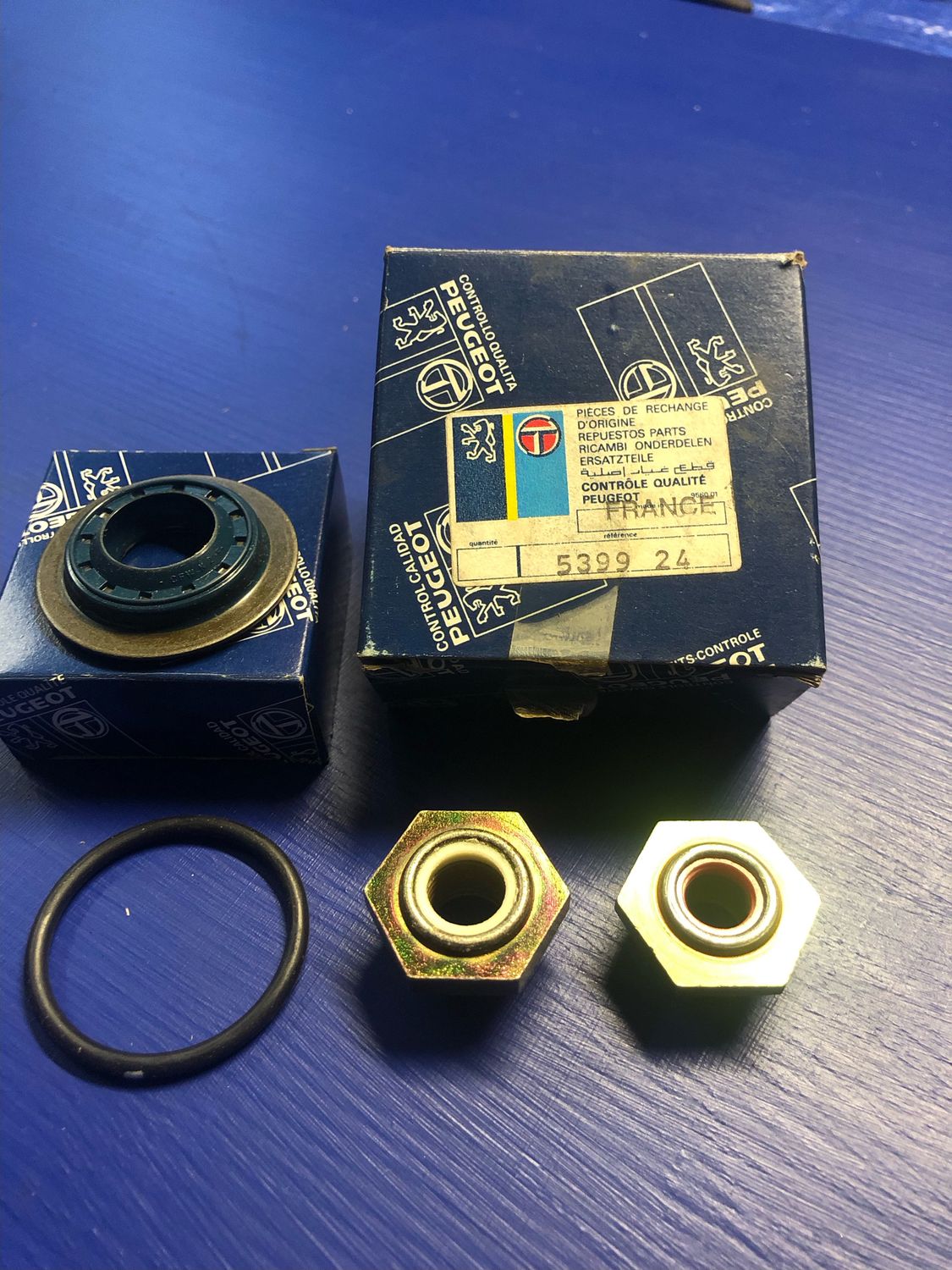 Peugeot 504 and 505 Front Strut Seal Kit