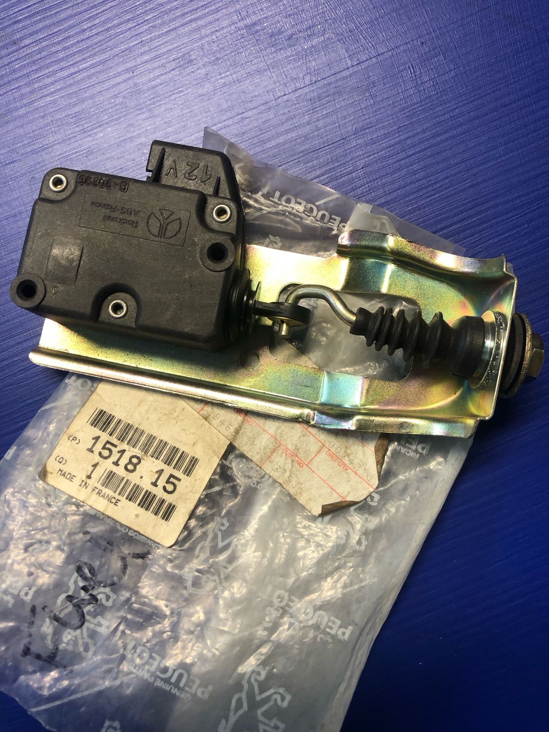 Peugeot 405 Fuel Flap Locking Soliniod