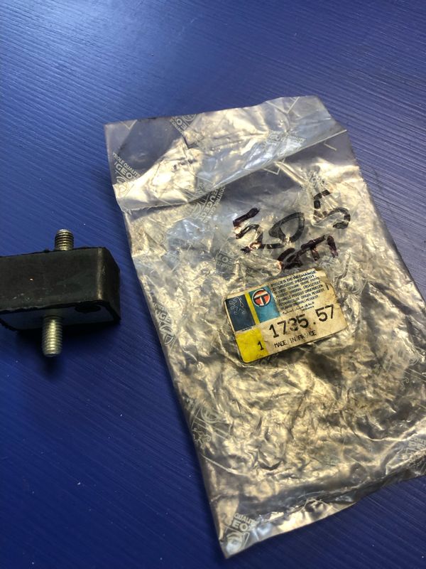 Peugeot 505 GTI Exhaust Mounting with staggered studs  new