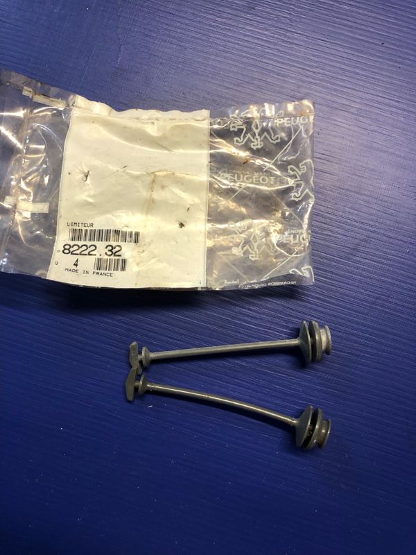 Peugeot 505 Series 1 Glovebox Retainers x 2