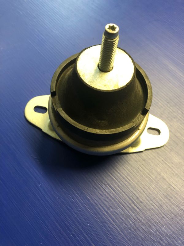 Peugeot 407 Right Top Engine Mounting  DW10B