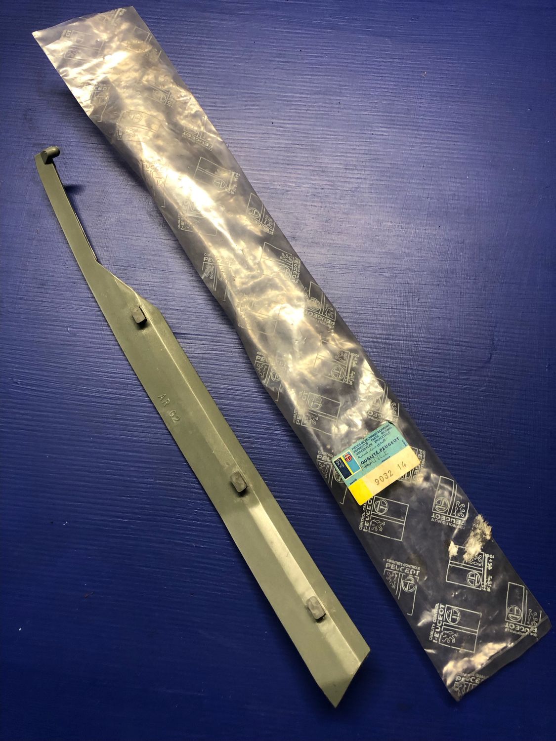 Peugeot 504 Wagon Left Rear Door Seal Grey Retainer - on rear edge of door with clips