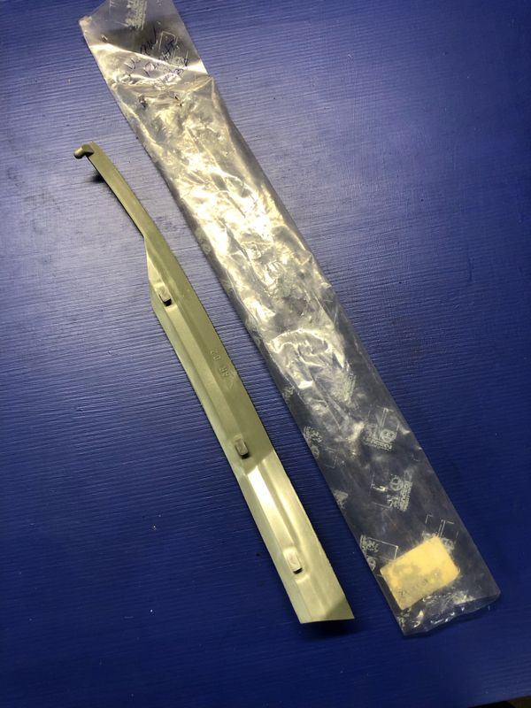 Peugeot 504 Wagon Right Rear Door Seal Grey Retainer - on rear edge of door with clips