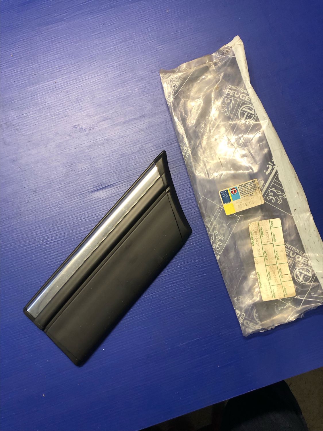 Peugeot 505 Series 2 Right Front Mudguard Moulding