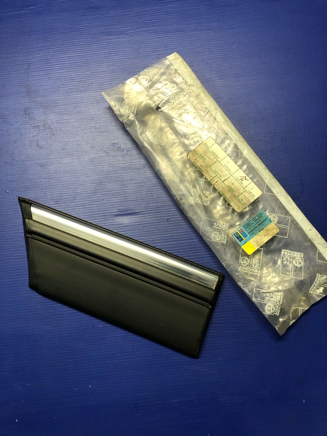 Peugeot 505 Series 2 Left Hand Front Mudguard Moulding