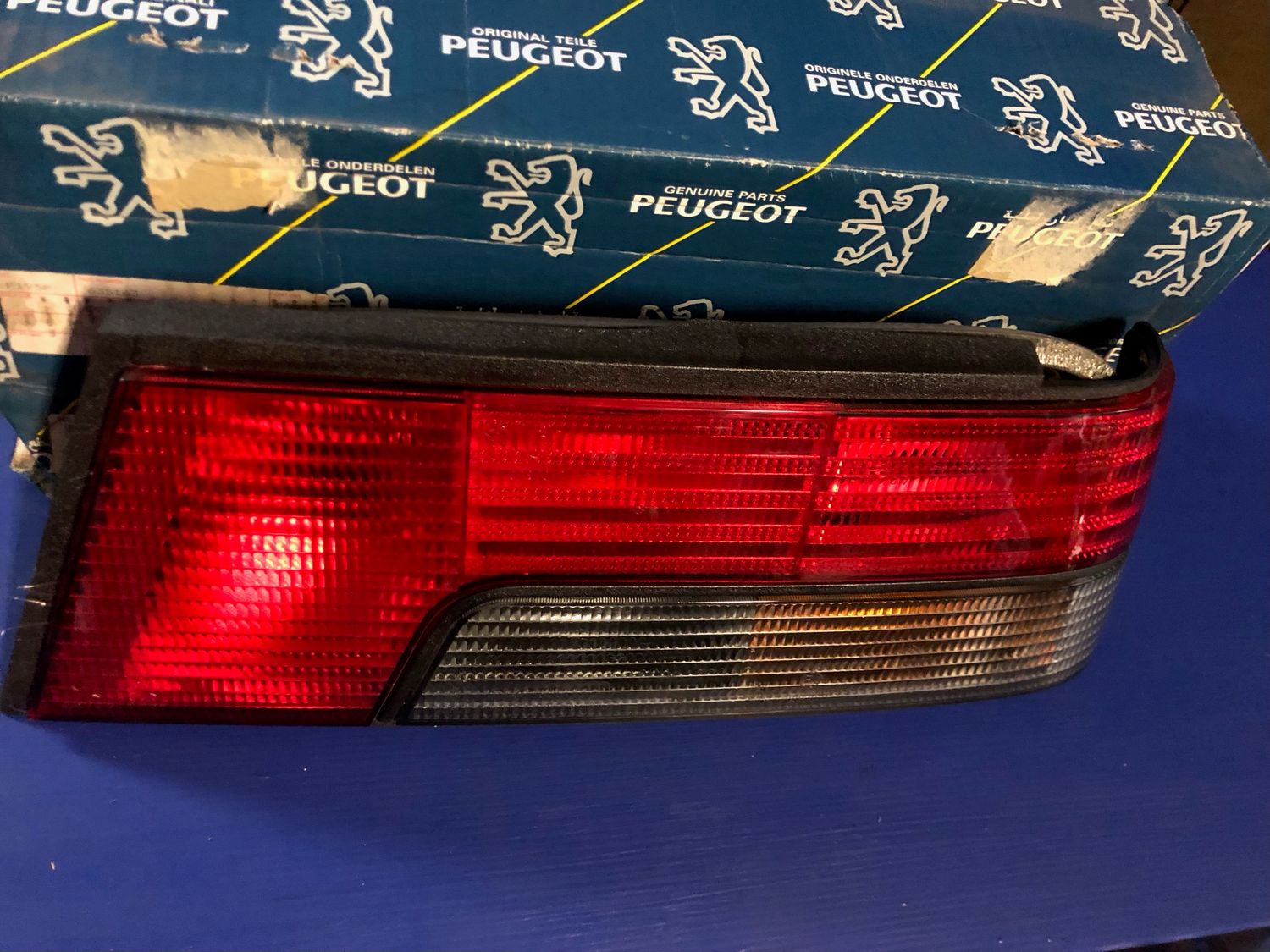 Peugeot 405 and MI16 Right Taillight Assembly  new with  globe holder  suit 1.9 litre