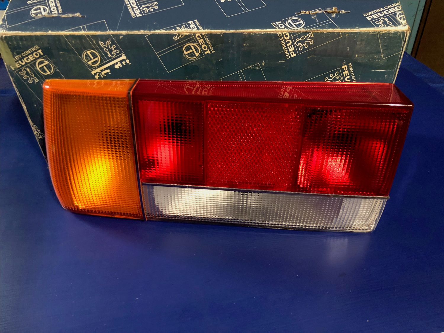 Peugeot 505 Series 1 Left Taillight Lens Frankani  new