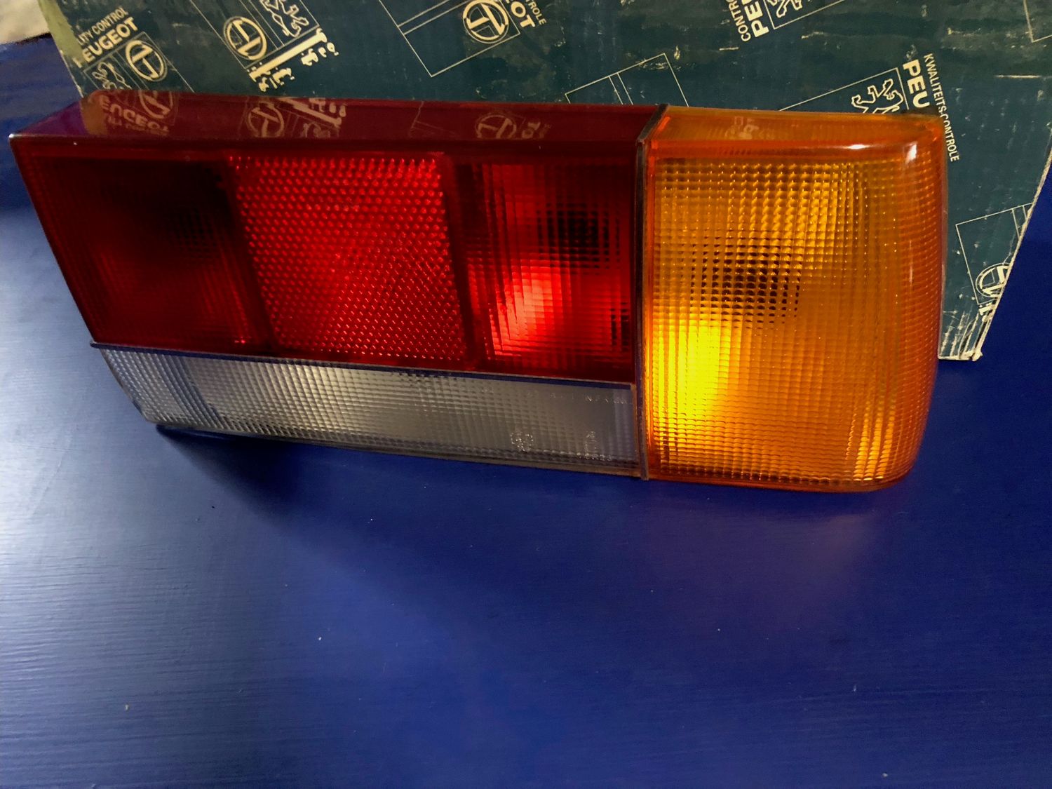 Peugeot 505 Series 1 Right Taillight Lens Frankani new