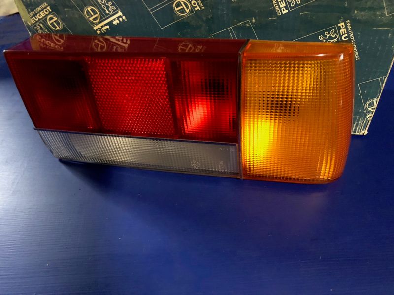 Peugeot 505 Series 1 Right Taillight Lens Frankani new