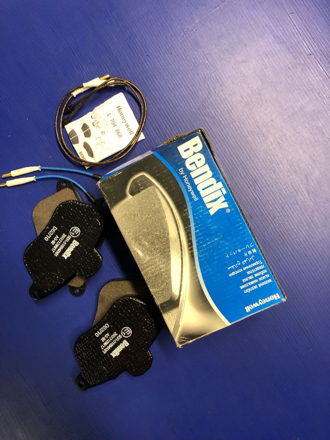 Peugeot 605 Front Brake Pads Bendix Type  new