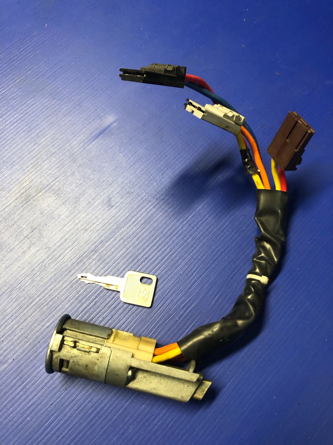 Peugeot 405 Ignition Switch / Steering Lock from 1993 to 1996  used Late Model 2 litre petrol and Diesel