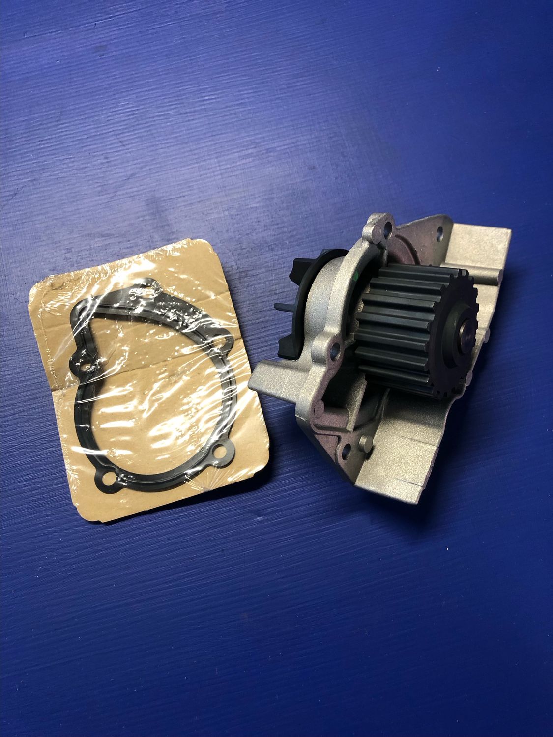 Peugeot 306 XSI, 306 GTI6, 406 ST up to 1999 D8   Water Pump Assembly  new