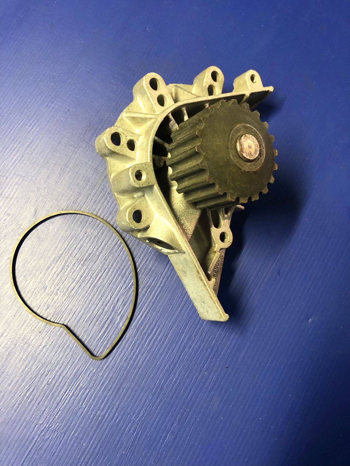 Peugeot 206 GTI, 307, 406 D9  Water Pump Assembly for cars with 2 litre 16 valve petrol engines from 1999  new