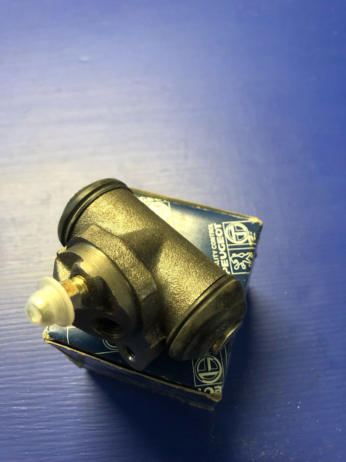 Peugeot 504 DIESEL Left Rear Brake Wheel Cylinder Girling  new