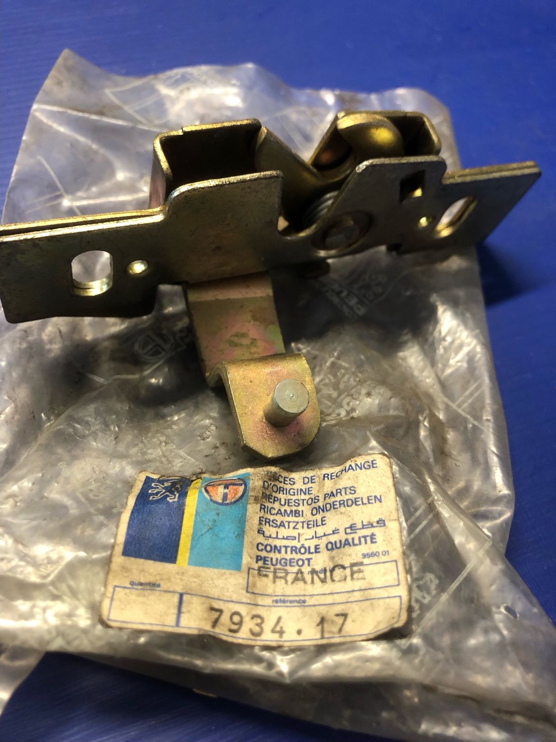 Peugeot 505 Right side Bonnet Catch all models  new